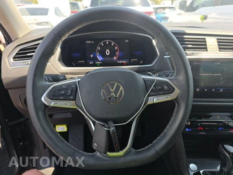 2023 Volkswagen Tiguan SE - miniatura 10