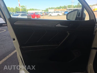 2023 Volkswagen Tiguan SE - miniatura 9