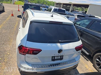 2023 Volkswagen Tiguan SE - miniatura 5