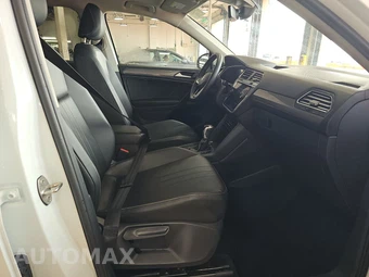 2023 Volkswagen Tiguan SE - miniatura 8
