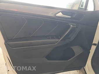2023 Volkswagen Tiguan SE - miniatura 9