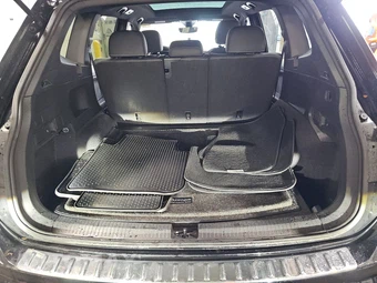 2023 Volkswagen Tiguan SE R-Line Black - miniatura 16