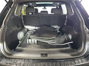 2023 Volkswagen Tiguan SE R-Line Black - miniatura 16