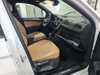 2023 Volkswagen Tiguan SE R-Line Black - miniatura 8