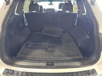 2023 Volkswagen Tiguan SE R-Line Black - miniatura 16