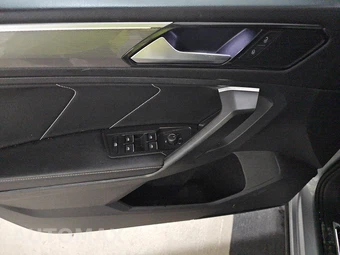 2023 Volkswagen Tiguan SE R-Line Black - miniatura 9