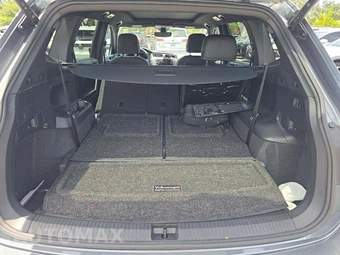 2023 Volkswagen Tiguan SE R-Line Black - miniatura 12