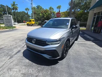 2023 Volkswagen Tiguan SE R-Line Black