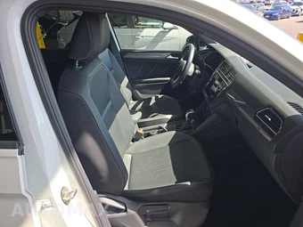 2023 Volkswagen Tiguan SE R-Line Black - miniatura 8