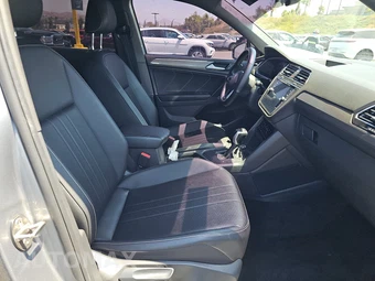 2023 Volkswagen Tiguan SE R-Line Black - miniatura 8