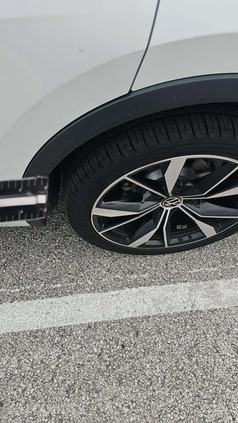 2023 Volkswagen Tiguan SEL R-Line - miniatura 21