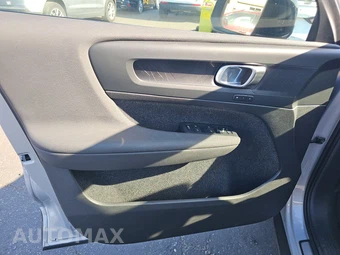 2023 Volvo C40 Recharge Core - miniatura 9