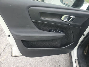 2023 Volvo C40 Recharge Core - miniatura 9