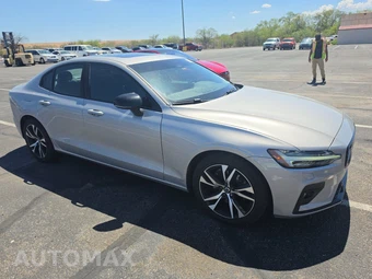 2023 Volvo S60 B5 Core Dark – miniatura 3