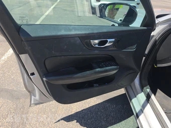 2023 Volvo S60 B5 Core Dark – miniatura 9