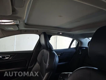 2023 Volvo S60 B5 Core Dark – miniatura 19