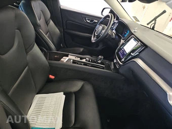 2023 Volvo S60 B5 Core Dark – miniatura 8