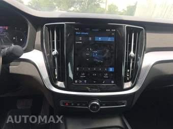 2023 Volvo S60 B5 Core Dark – miniatura 10