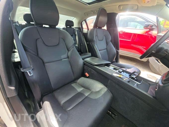 2023 Volvo S60 B5 Core Dark – miniatura 18