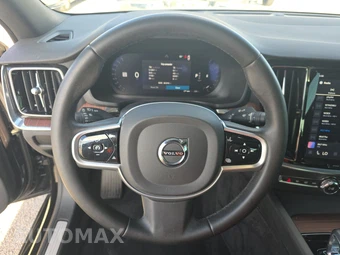 2023 Volvo S60 B5 Plus Black Edition – miniatura 10