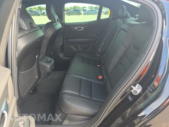 2023 Volvo S60 B5 Plus Black Edition – miniatura 13