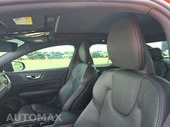 2023 Volvo S60 B5 Plus Black Edition – miniatura 18