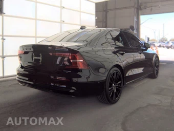2023 Volvo S60 B5 Plus Black Edition – miniatura 4