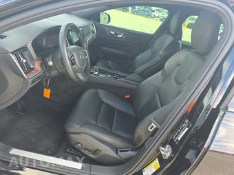 2023 Volvo S60 B5 Plus Black Edition – miniatura 7