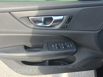 2023 Volvo S60 B5 Plus Black Edition – miniatura 9