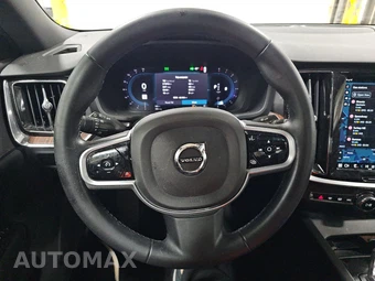 2023 Volvo S60 B5 Plus Black Edition – miniatura 10