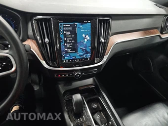 2023 Volvo S60 B5 Plus Black Edition – miniatura 11