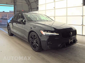 2023 Volvo S60 B5 Plus Black Edition – miniatura 3