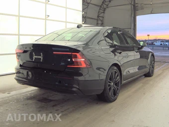 2023 Volvo S60 B5 Plus Black Edition – miniatura 4