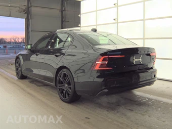 2023 Volvo S60 B5 Plus Black Edition – miniatura 6