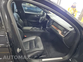 2023 Volvo S60 B5 Plus Black Edition – miniatura 8