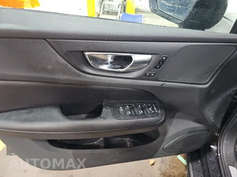 2023 Volvo S60 B5 Plus Black Edition – miniatura 9