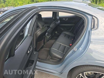 2023 Volvo S60 B5 Plus Dark – miniatura 10