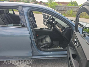 2023 Volvo S60 B5 Plus Dark – miniatura 15