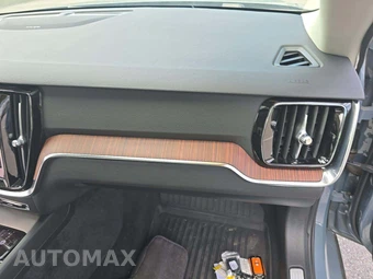 2023 Volvo S60 B5 Plus Dark – miniatura 16