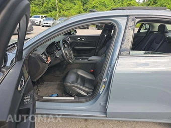 2023 Volvo S60 B5 Plus Dark – miniatura 3