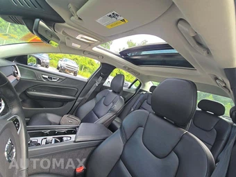 2023 Volvo S60 B5 Plus Dark – miniatura 8