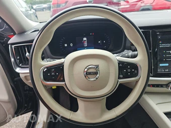 2023 Volvo S60 B5 Plus Dark – miniatura 10