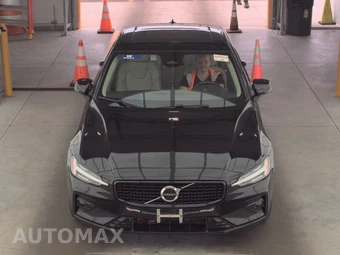 2023 Volvo S60 B5 Plus Dark – miniatura 2