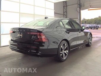 2023 Volvo S60 B5 Plus Dark – miniatura 4