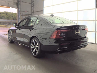 2023 Volvo S60 B5 Plus Dark – miniatura 6