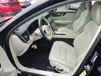 2023 Volvo S60 B5 Plus Dark – miniatura 7