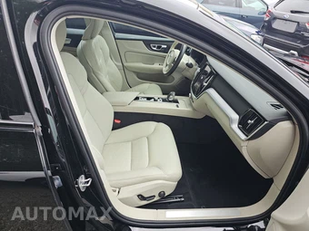 2023 Volvo S60 B5 Plus Dark – miniatura 8