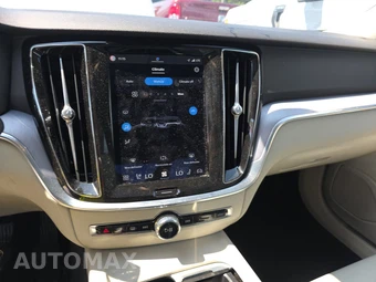 2023 Volvo S60 B5 Plus Dark – miniatura 11
