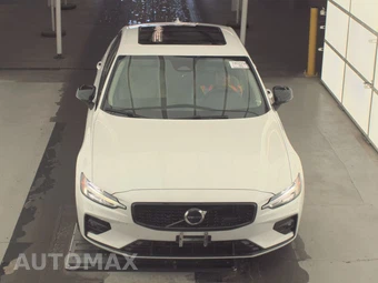 2023 Volvo S60 B5 Plus Dark – miniatura 2
