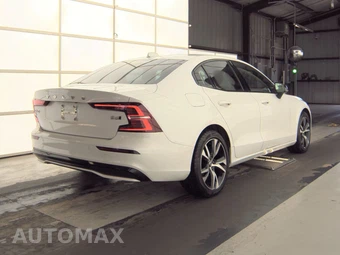 2023 Volvo S60 B5 Plus Dark – miniatura 4